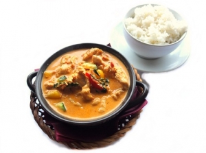 czerwone curry z kurczakiem i ryżem 430 (1)